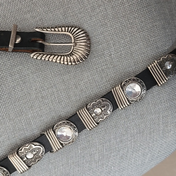 Western-Style Leather Belt featuring  silver-toned conchos & matching buckle - Picture 3 of 10